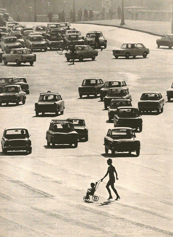 Doisneau, Robert - Pack in Full Cry (1 of 1)