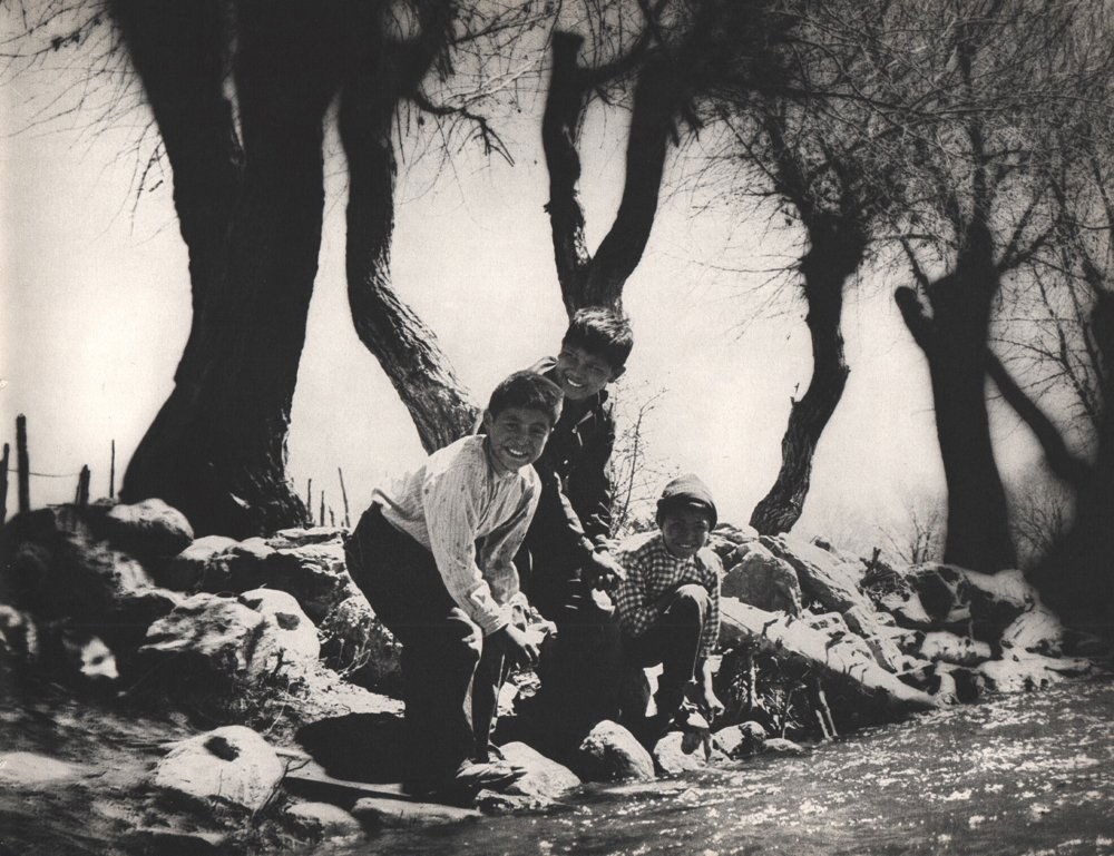 Dorr, Nell - At the river - Oaxaca: Vintage Sheet-fed Gravure printed in 1962 by Photogravure and Color Company, USA - Image size 13" X 10" • Buyer Pays Shipping. • Ships From Florida • Items will ship to the Continental US at a