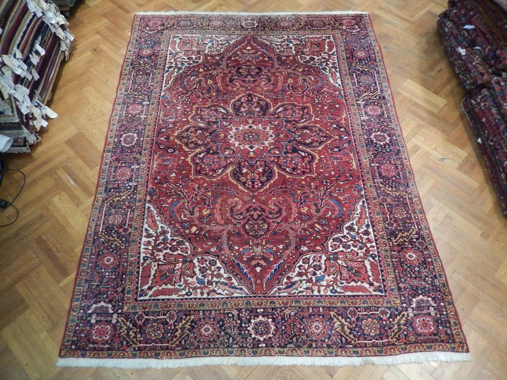 Great looking 12'x9' Hand made Persian Heriz rug: Area rug #22765. Great looking 12'x9' Hand made Persian Heriz rug extremely durable circa 1980s washed clean like a new rug. You'll marvel at the details and artistry displayed in each one and you'l