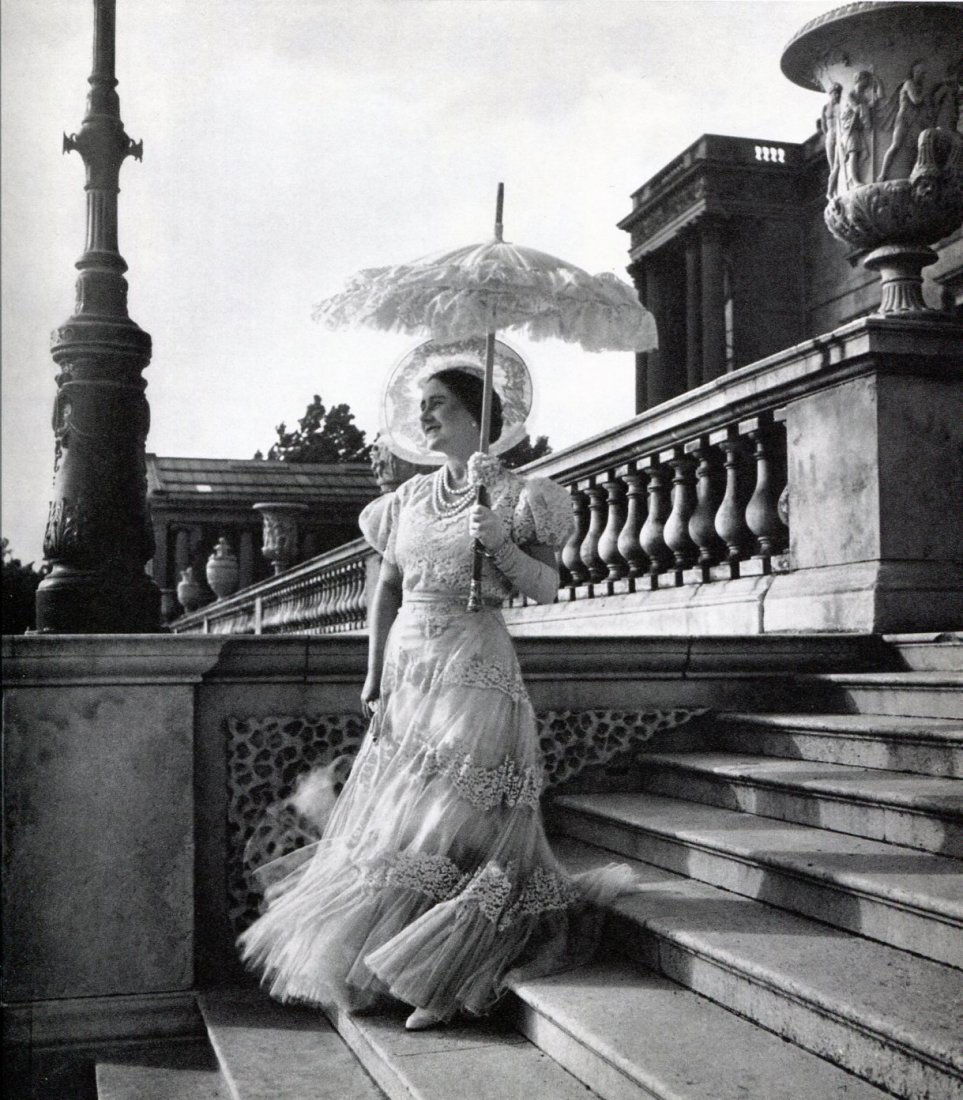 Beaton, Cecil - Queen Mother Elisabeth, 1939 (1 of 1)