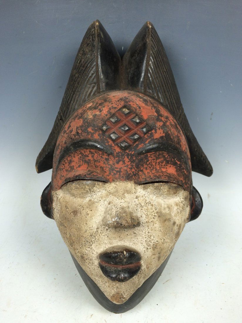 PUNU MASK (1 of 4)