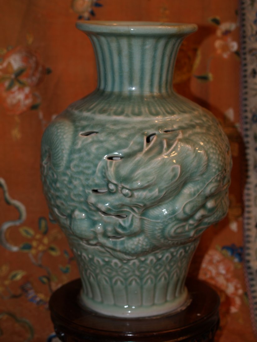 RARE ANTIQUE CHINESE CELADON CRACKLE GLAZE DRAGON VASE (1 of 8)
