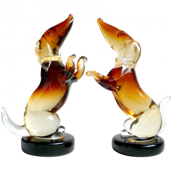 Alfredo Barbini Murano Pair of Dachshund Dogs: No Reserve - Set of Murano hand blown golden amber / orange art glass dachshund puppy dogs on black bases. Attributed to designer Alfredo Barbini, for the Salviati company. Both Weiner dog figurines a