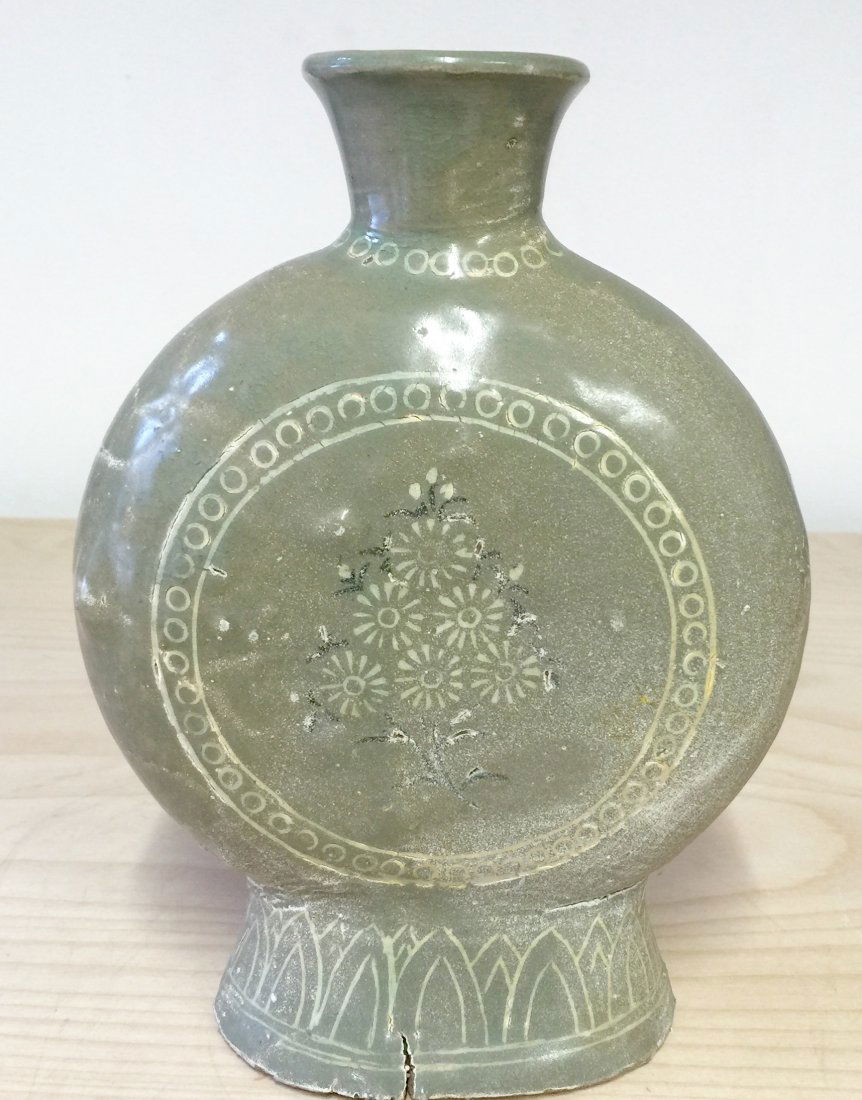 Old Korean Pottery flask. (1 of 6)