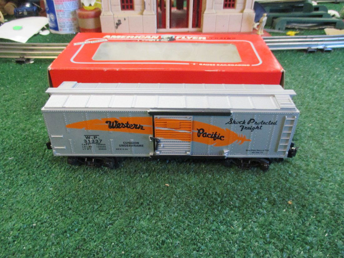 AMERICAN FLYER MODERN 48498 TTOS WESTERN PACIFIC BOXCAR (1 of 6)