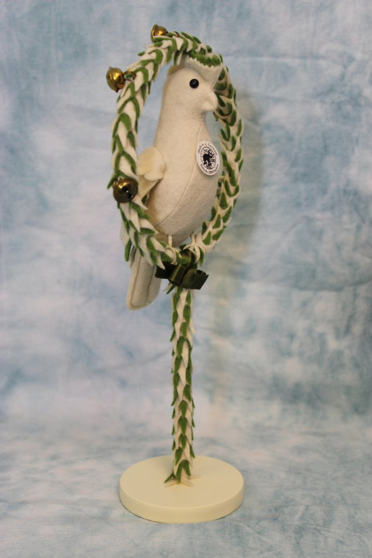 11" Steiff 400322 1898 Replica Cockatoo Bird Rattle: This Steiff Cockatoo Rattle EAN 400322 has been designed by Steiff for the 2008 collection. This Steiff rattle is a replia of a Cockatoo rattle Steiff made in 1898.He is limited to 1.000 pieces world 