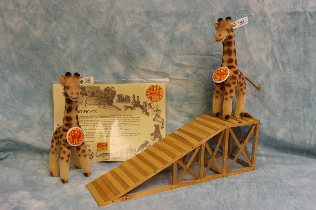 Steiff Noah's Ark Giraffes with Ramp EAN 038341 (1 of 10)