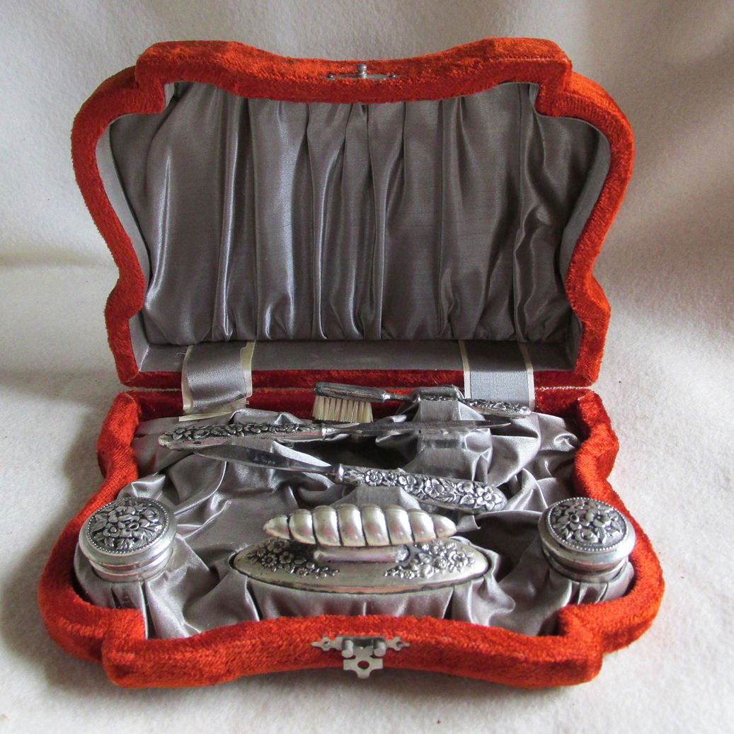 Antique c1880 Victorian Vanity Set in Velvet Box (1 of 6)