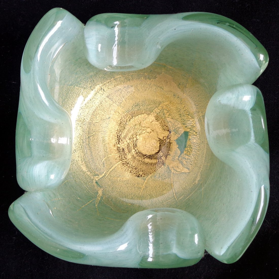 Barovier Murano Aqua Green Gold Flecks Cut Rim Bowl: No Reserve - Beautiful Murano hand blown aqua green and heavy gold flecks art glass scissor cut rim decorative art glass bowl / dish. Documented to the Barovier and Toso company. Measures 3 3/4" wide 