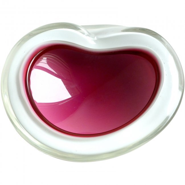 Alfredo Barbini Murano White Fuschia Pink Art Glass: No Reserve - Murano hand blown white over fuchsia pink art glass kidney shaped decorative bowl. Created by designer Alfredo Barbini, circa 1950-60s. Great accent piece for any table. Measures 7 1/2" l