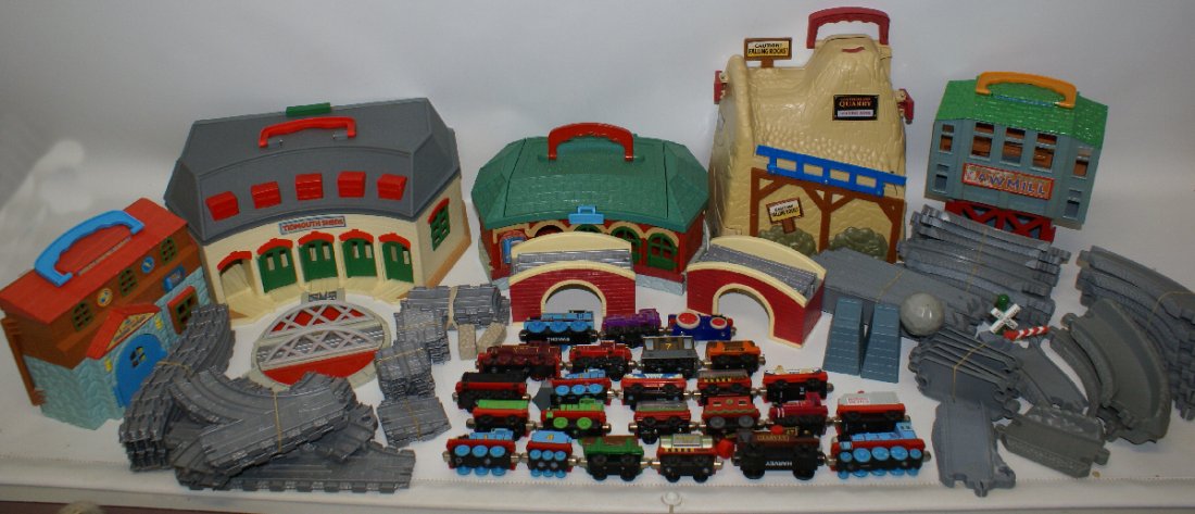 HUGE 100+ Piece Lot of THOMAS THE TANK Train Cars,: We are offering a fabulous 102-piece lot (over 20 lbs.) of Thomas the Tank train cars, engines, friends trains, structures, tracks, and accessories. They all range in dates from 2002-2006. The lot inc