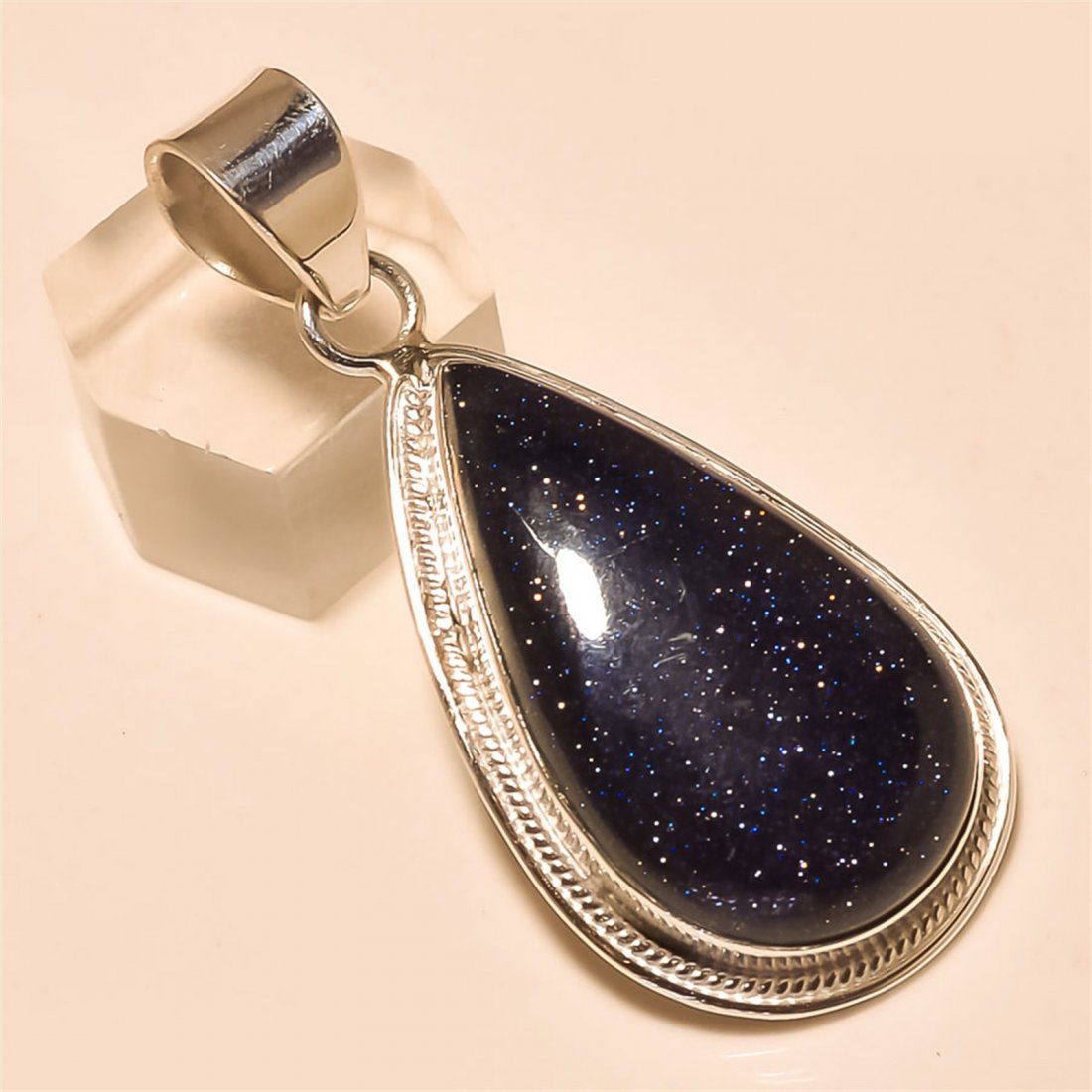 Sunstone Pendant Solid Sterling Silver: Sunstone Pendant Solid Sterling Silver Length:2.1 inch Weight:11 gram