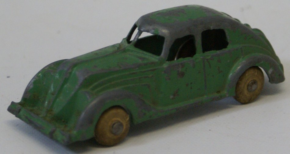 Original Vintage 1930s Hubley Sedan, green, 3-1/2" long (1 of 3)