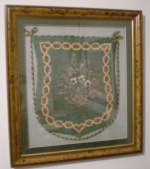 English Castle Beaded Fire Place Screen: A beautiful and intricately beaded antique fire place screen. Heavy bead work in a incredible marquetry wood frame. Very impressive. Antique. Professional framing. Shipping Domestic: Cost will vary de