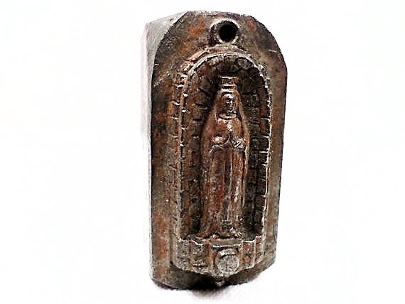 French Antique Religious Medal Mold: 166 g 4 cm (1 1/2") tall x 3 cm (1 1/4") wide x 2 cm (3/4") deep. Mold to make religious medals. Marked FRA 1875. No Reserve Buyer pays flat-rate shipping of $14 within the continental US. Internation