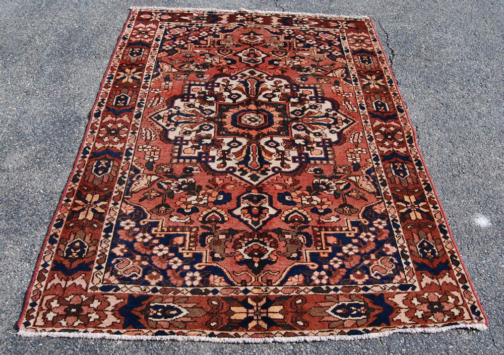 STUNNING HANDMADE SEMI ANTIQUE BAKHTIARI RUG (1 of 4)