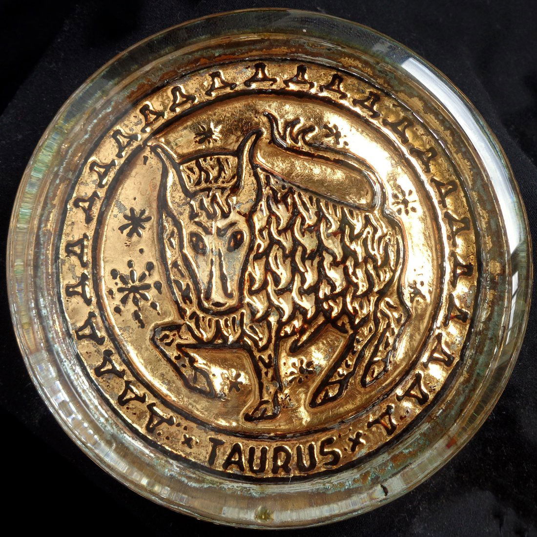 Murano Taurus Gold Leaf Paperweight (1 of 3)