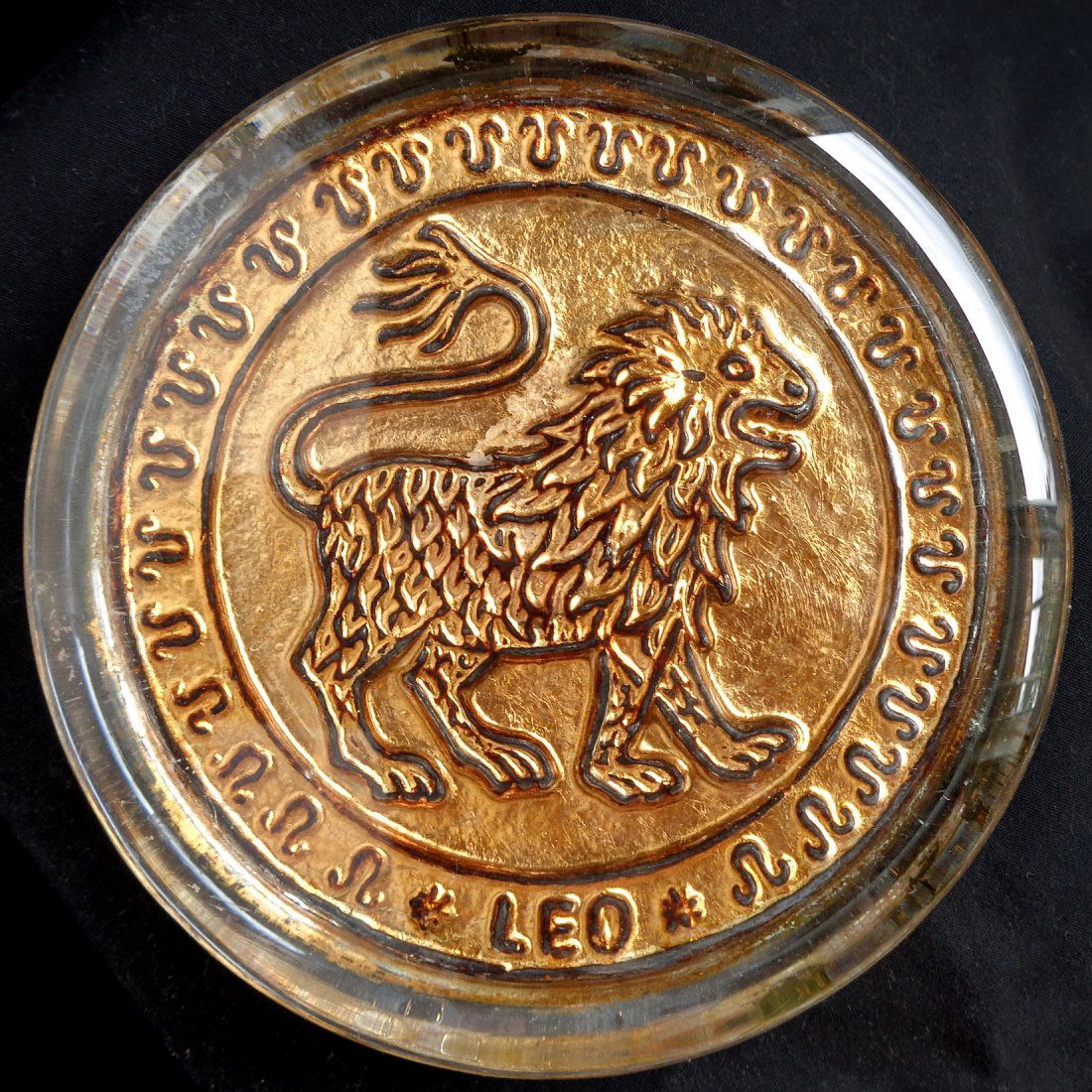 Murano Leo Gold Leaf Paperweight (1 of 3)