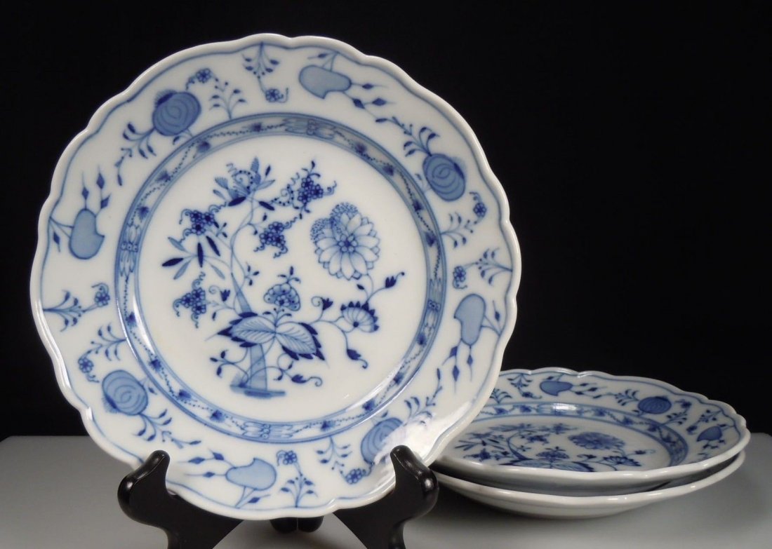 Meissen Blue Onion 3 Plates 8.25" (1 of 4)
