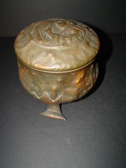 Apollo Studios Copper Urn with Lid: Apollo Studios Copper Urn with Lid Beautiful Apollo Studios Copper Urn with Lid. 6h x 6.5 diameter. Please note that this lot has a reserve and is part of a live auction with attending bidders. When y