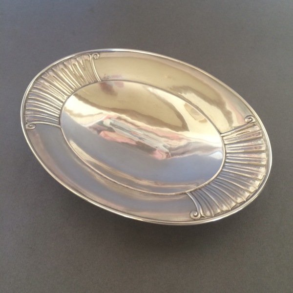 Georg Jensen Sterling Silver Serving Dish By Johan: Georg Jensen Sterling Silver Serving Dish By Johan Rohde. This design is also known as "Cosmos". Heavy gauge hand-wrought sterling silver with superb details. Dimensions: 7.25"L x 5.25" W x 1.25" H Sh