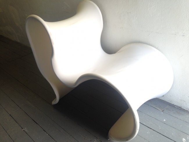White Fabric Chaise: White Fabric Chaise Quantity: 1 Dimensions: Seat: 21" L: 44" W: 28" H: 45" Shipping Provider: USPS, FedEx, White Glove Services Domestic: Buyer pays shipping within the Continental USA. International: