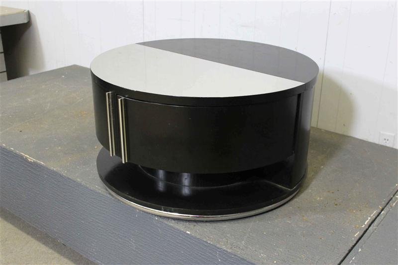 Round Table Bar (1 of 8)