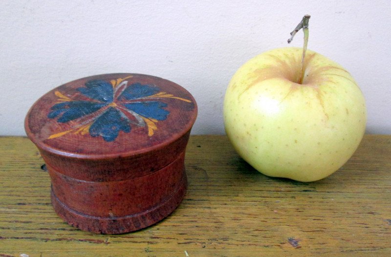 Decorated Trinket Box (1 of 4)