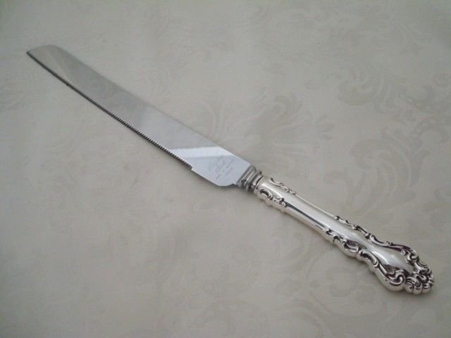 SPANISH BAROQUE REED & BARTON STERLING WEDDING CAKE (1 of 2)