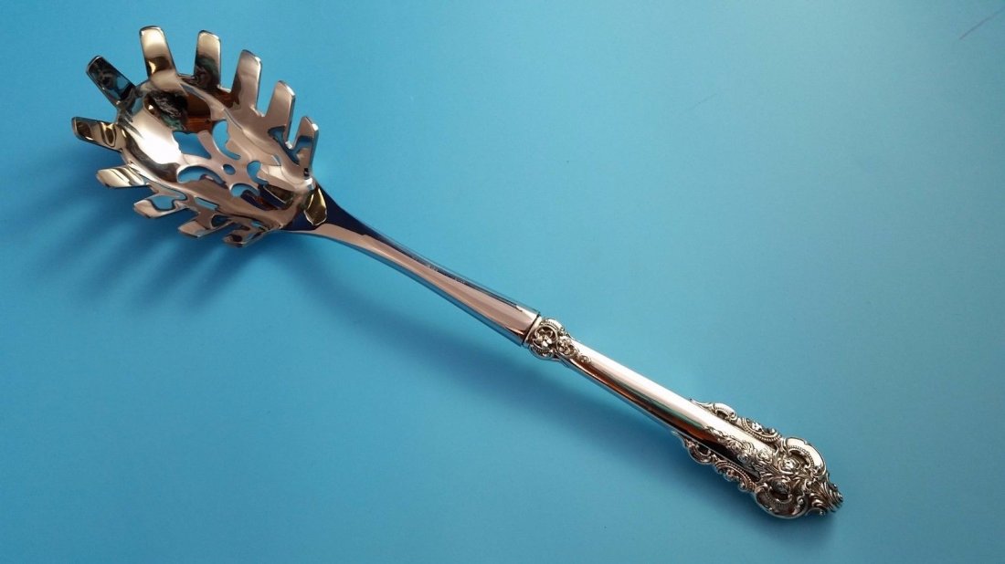 GRANDE BAROQUE BY WALLACE STERLING HANDLE PASTA SERVER (1 of 4)