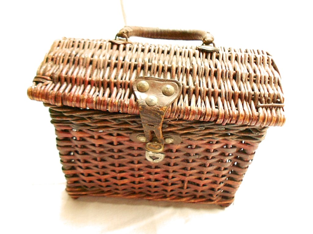Hand Woven Wicker Basket (1 of 6)