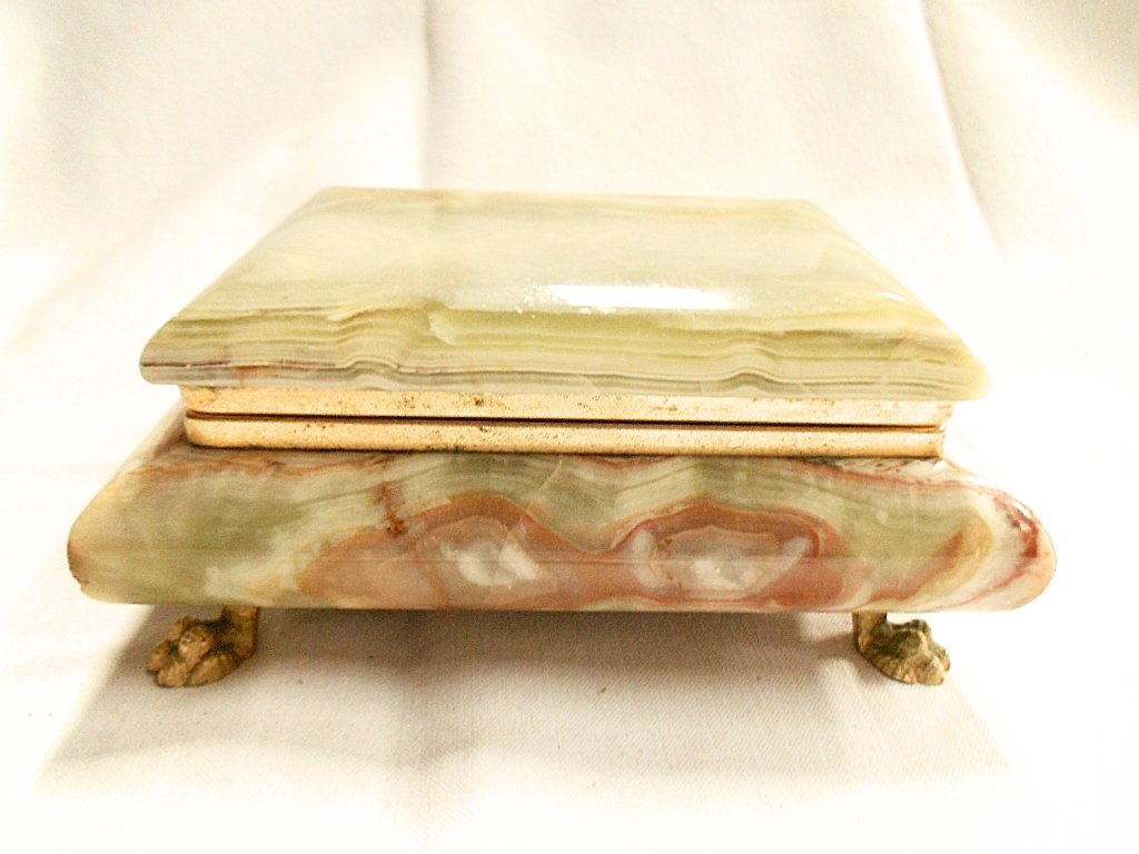 Alabaster Jewelry Box: 1396g. 6 1/4" long X 4 3/4" wide X 3" tall. Excellent vintage condition with no chips or cracks, just some light scratches. Red velvet interior. No Reserve US domestic shipping is $24 for this i