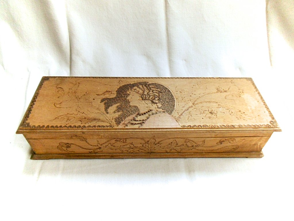 Art Nouveau Pyroengraved & Nailed Wooden Glove Box: 620g. 15" long X 5 1/4" wide X 3" tall. Very good antique condition with some worm holes & scratches. There is some rust on the decorative nails. This box has a great patina. Made in France,