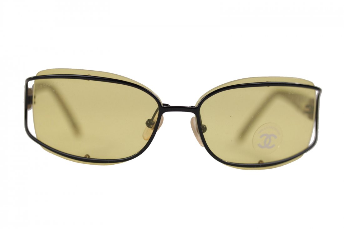 CHANEL SUNGLASSES 4025 c.160/85 59-15 125 Black Metal: CHANEL SUNGLASSES 4025 c.160/85 59-15 125 Black Metal Frame Yellow Lens SHADES - Vintage stock, hardly any wear. Please follow reading for details - Black frame with yellow lenses - CHANEL 100% UV PRO