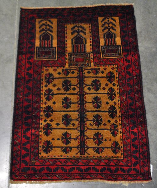 BEAUTIFUL HAND WOVEN PERSIAN SHIRAZ SMALL RUG (1 of 5)