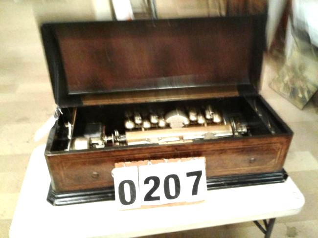 Working Samuel Troll Music box Geneva Switzerland.: Working - Rare Cylinder Music Box (signed Samuel Troll - Geneva, Switzerland) with 7 tunes, 10 bells + 4 birds on 4 bells. Case has been refurnished, case has veneer missing ,damage to top and sides, 