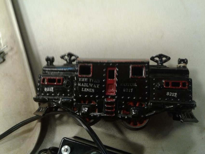 exceptional The Ives Electric Railway Lines: (1) #8217 Engine(near mint condition) 3 1/2"H x 8"L , (1) #62 Parlor car(near mint), (1) Express service baggage US mail car(near mint) & (1) Transformer (misc. track)dont know if it works