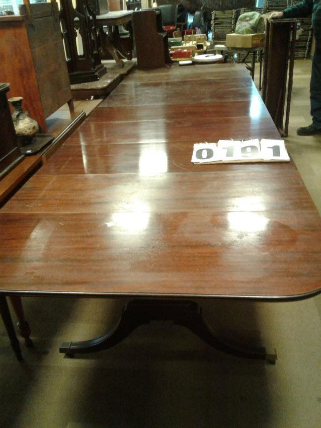 Mahogany 5-Leaf Duncan Phyfe Table: Estate super 5 leaf w/case mahogany 1890-1900's American Duncan Phyfe drop leaf dining table (table open 124"L x 40"W; closed 30"L x 40"W)
