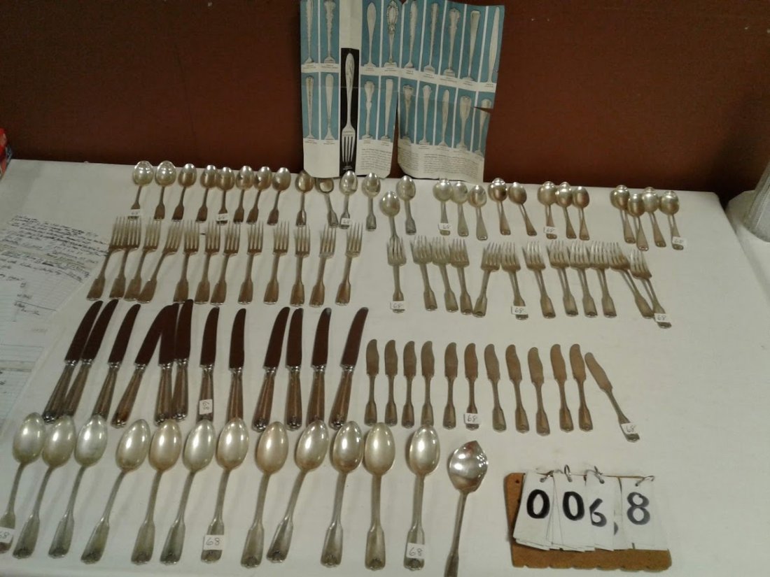 87 PC Benjamin Franklin Pattern Sterling Flatware Set: Estate 87 Piece Benjamin Franklin pattern flatware set (no monogram). (12)dinner spoons are sterling included in this set but have a different handle style(see photos). - 104.47 total weight troy oz.(