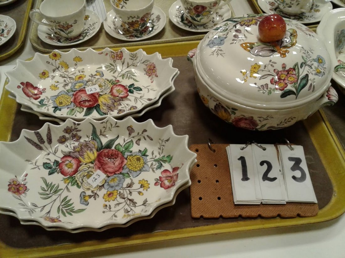 Copeland Spode Gainsborough-Scalloped Dishes + Bowl: This rare collection of Copeland Spode Gainsborough Pattern China was collected for 3 generations of Doctors in the 1,000 Islands of N.Y. The condition on almost every piece is in mint, mint condition