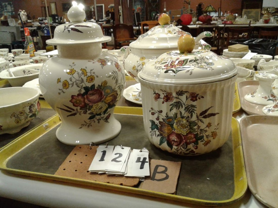 Copeland Spode Gainsborough-Covered Urn & Bowl: This rare collection of Copeland Spode Gainsborough Pattern China was collected for 3 generations of Doctors in the 1,000 Islands of N.Y. The condition on almost every piece is in mint, mint condition
