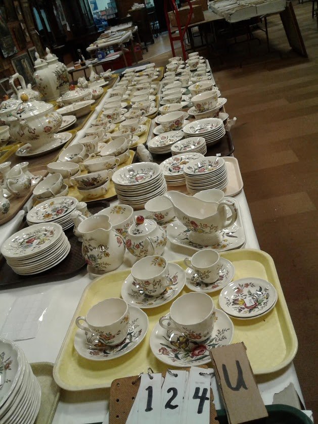 Copeland Spode Gainsborough-214 Piece Variety of PCS: This rare collection of Copeland Spode Gainsborough Pattern China was collected for 3 generations of Doctors in the 1,000 Islands of N.Y. The condition on almost every piece is in mint, mint condition