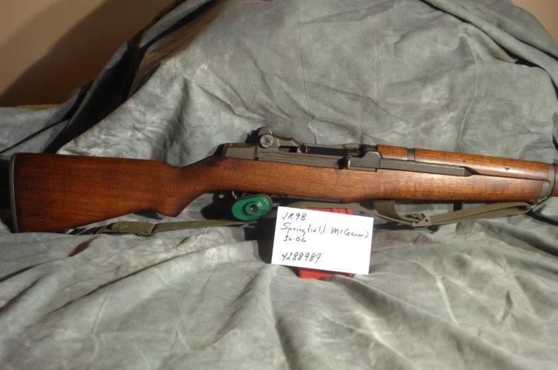 SPRINGFIELD, M1 Garand: 30-06, 24 Barrel, Park, Cartouches intact, sling, 99% finish, SerNo--4288989