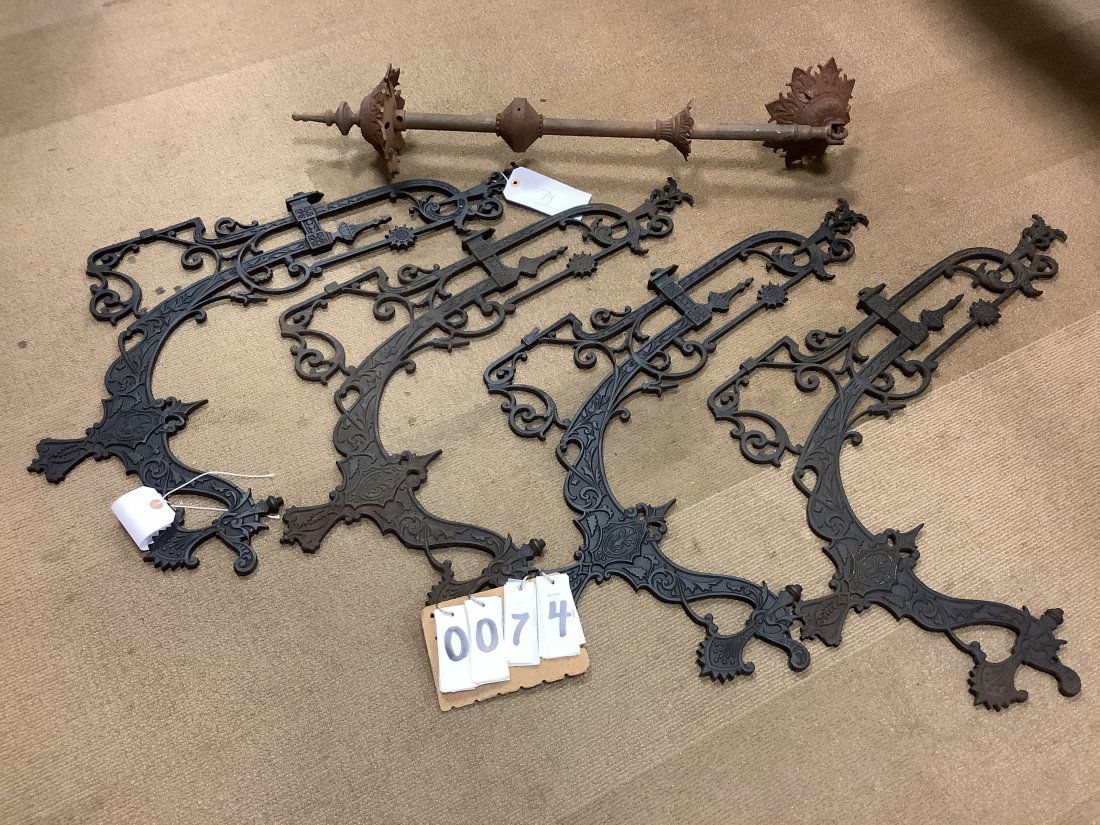 4 Matching Fancy Cast Iron Kerosene Wall Brackets (1 of 7)