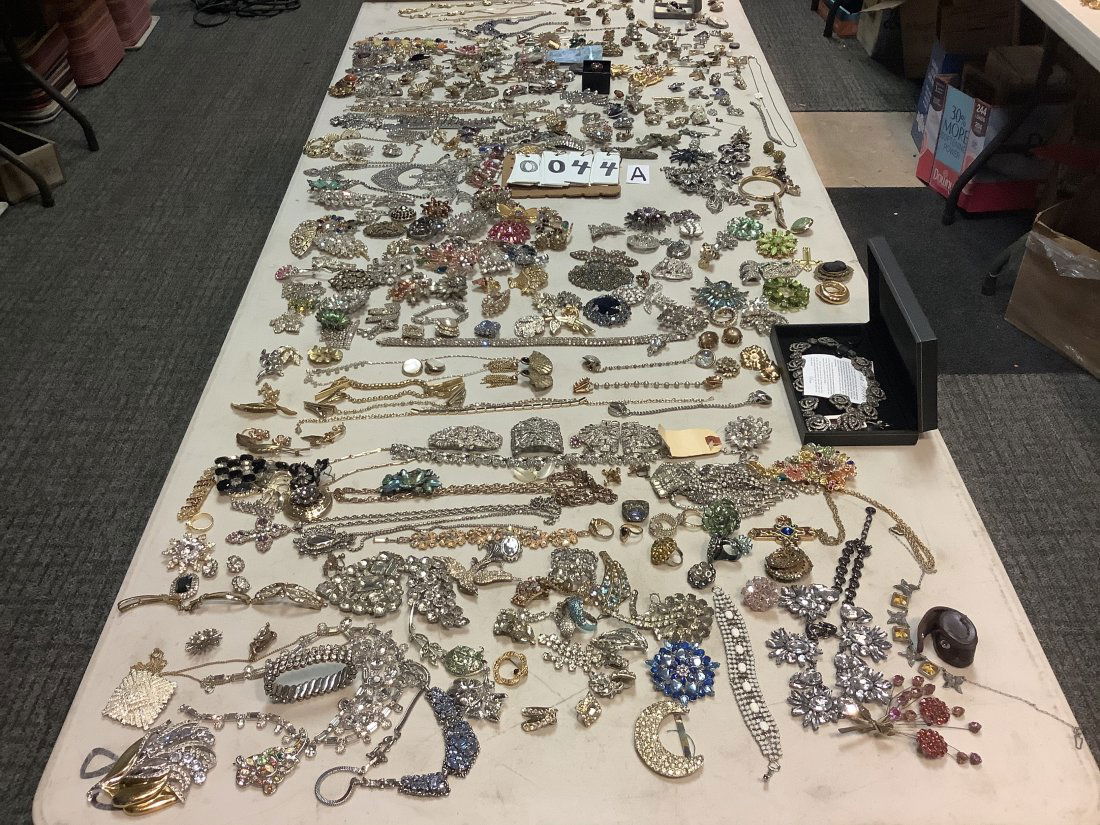405 Pieces of Costume Jewelry (1 of 5)