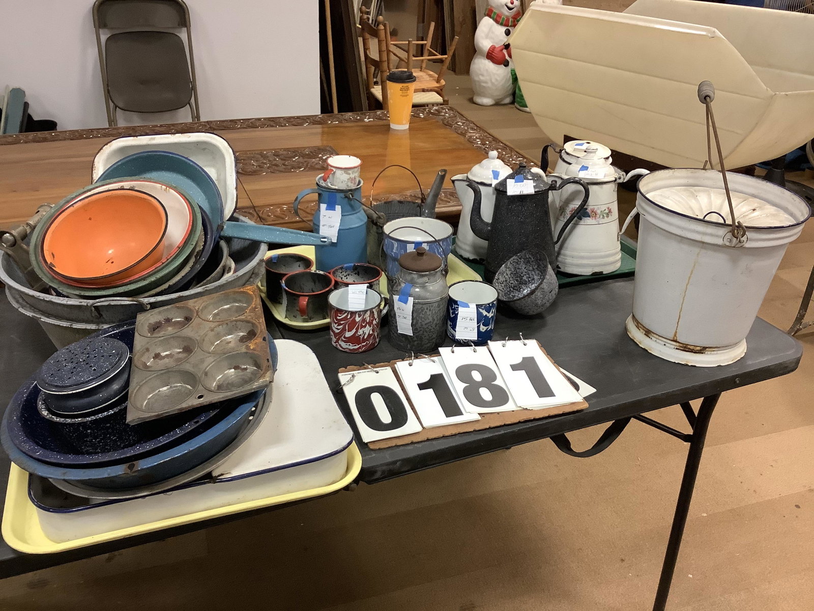 34 Pieces of American Enamelware/Agate Kitchenware: 34 pieces of early 1900s American enamelware/agate kitchenware. Variety of sizes. From the Mannsville Mansion Estate.