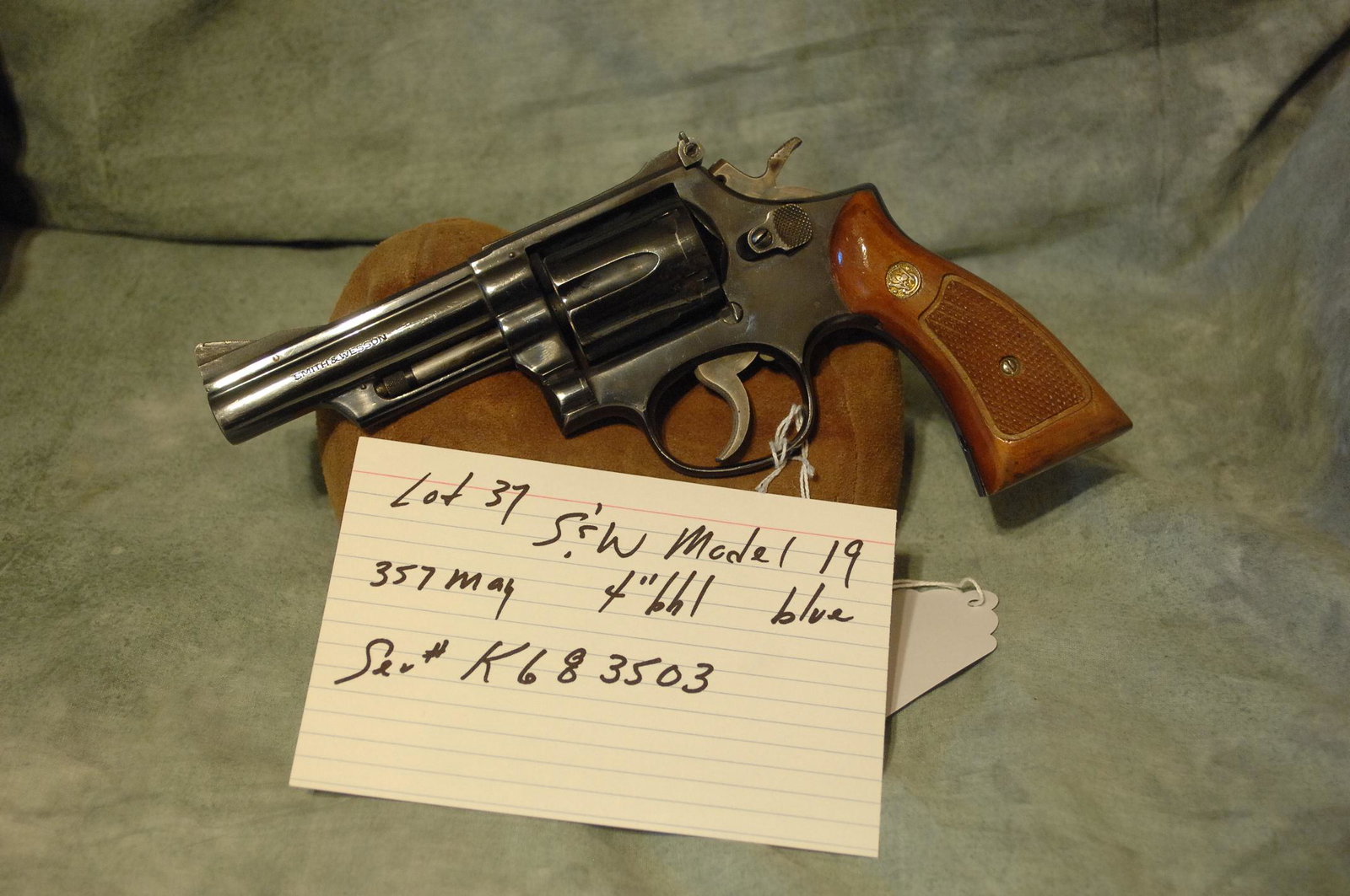 S & W Model 19: 357 Mag 4" bbl blue minimal pitting Ser#-- K683503