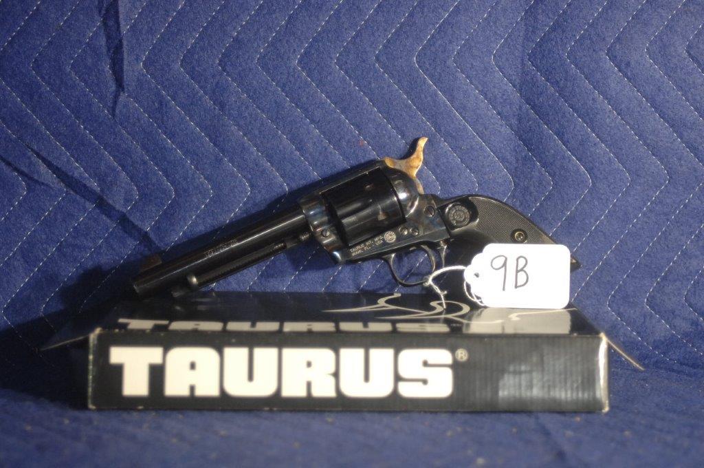 Taurus Gaucho: Taurus Gaucho 45 Colt revolver. 5.5" bbl. Blued. With box. Serial No. ZA369875.