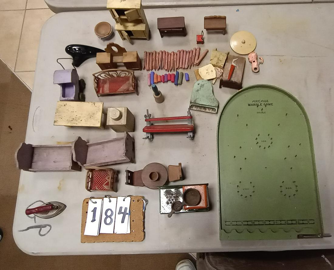 1920s-1930s American Wood and Metal Toys: 1920s-1930s American wood and metal estate toys to include 20 miscellaneous nice pieces. Some items include a metal 1930s stove, a 1930s wood GE refrigerator, a 1920s Ratan couch and settee, a 1920s w