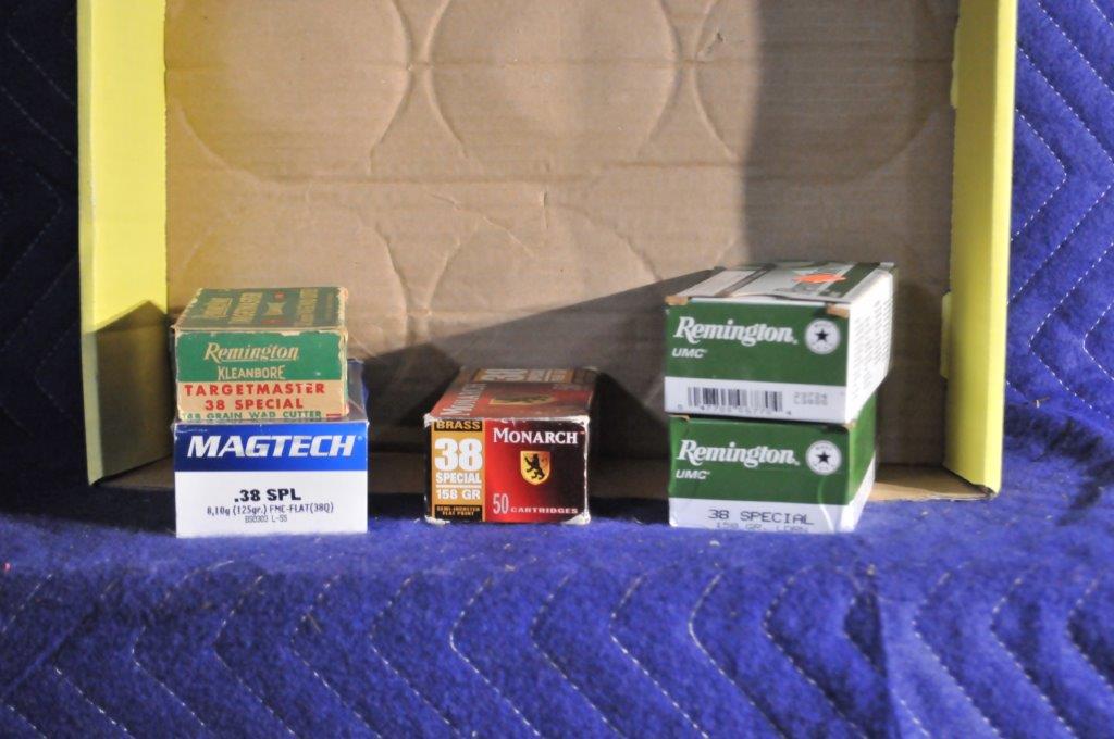 Assorted 38 Special Ammo: Assorted 38 Special Ammo. 2 boxes of Remington 158 grain LRN. 1 box of Magtech 125 grain FMC flat nose. 50 rounds Monarch 158 grain SJFP. 50 rounds antique Remington Target Master log cutter.
